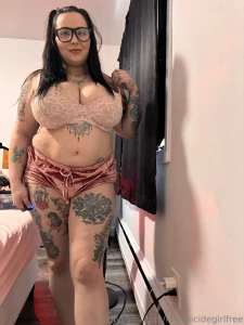 A photo set showcasing my curves and my fat ass and pussy in it part 6