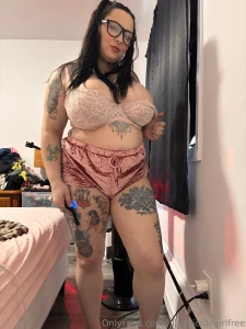 A photo set showcasing my curves and my fat ass and pussy in it part 13