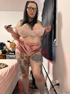 A photo set showcasing my curves and my fat ass and pussy in it part 3