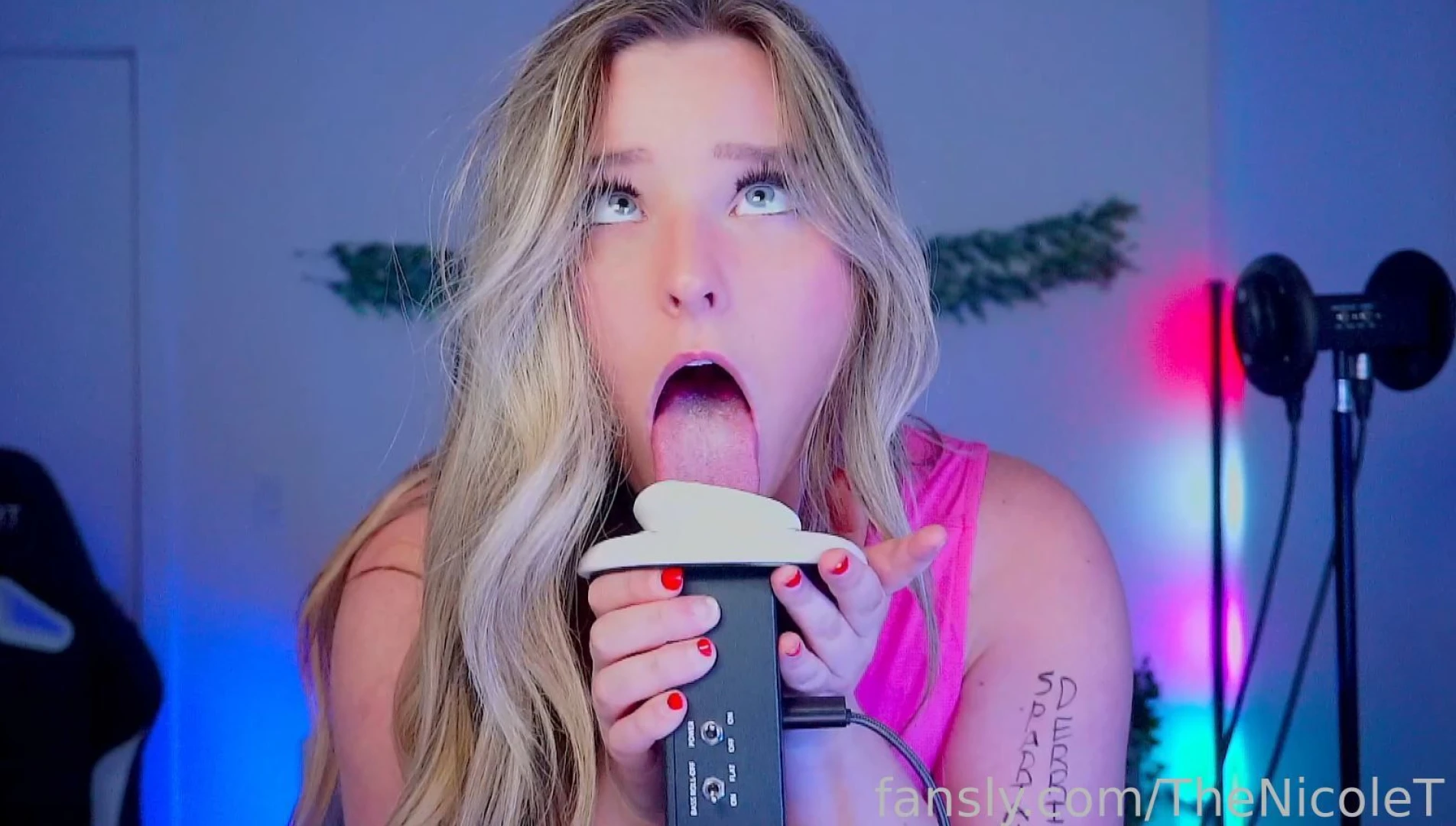 I just dropped an asmr bundle 5 vids for 25 including this sloppy 