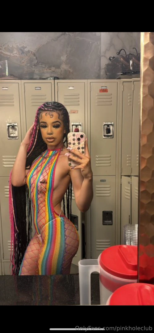 Do yallll wanna see chasethemoneybag make content lmk in the comments 