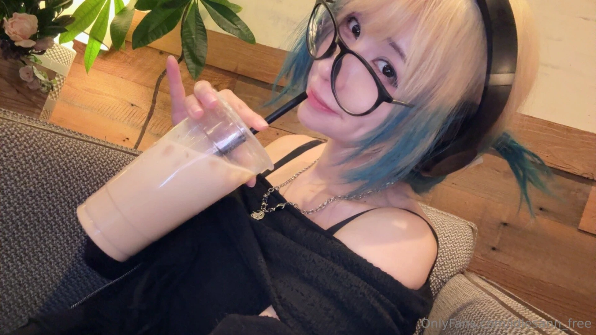 I am craving boba so much rn first ones to buy me some boba tea like part 1 