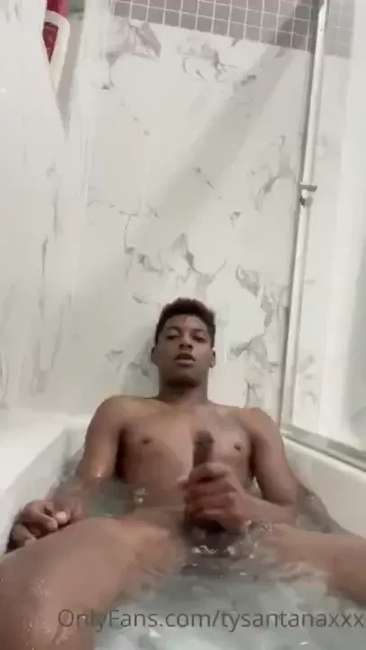 Play with me in the tub 
