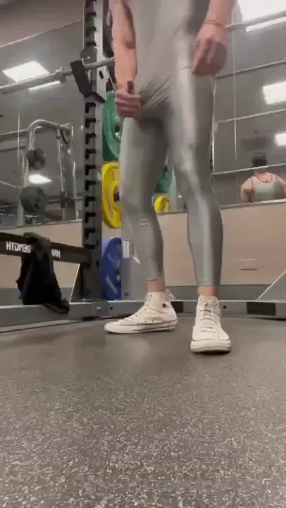 Working out in this spandex singlet today who wants to see me cum in 