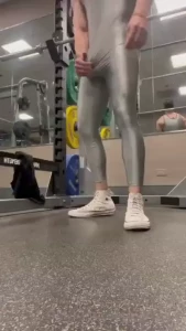 Working out in this spandex singlet today who wants to see me cum in