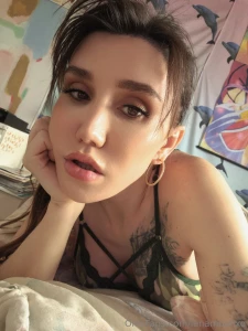 I am bored af hit me up