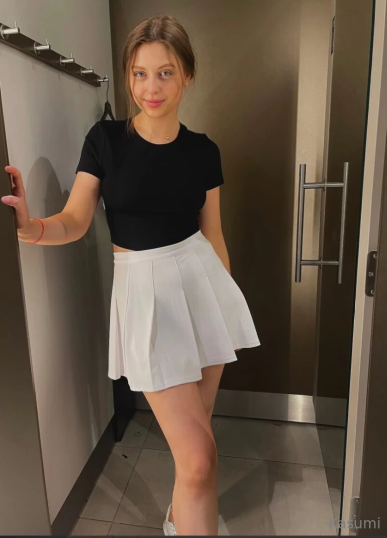 Sonyaa22 is wet right now little cutie sonyaa22 is 18 years old and part 1 