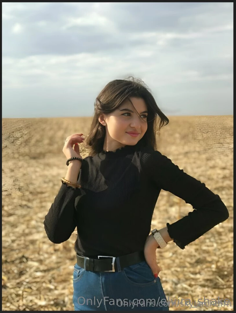 Cute girl elvira_shake loves to play with her tight red pussy after part 31 