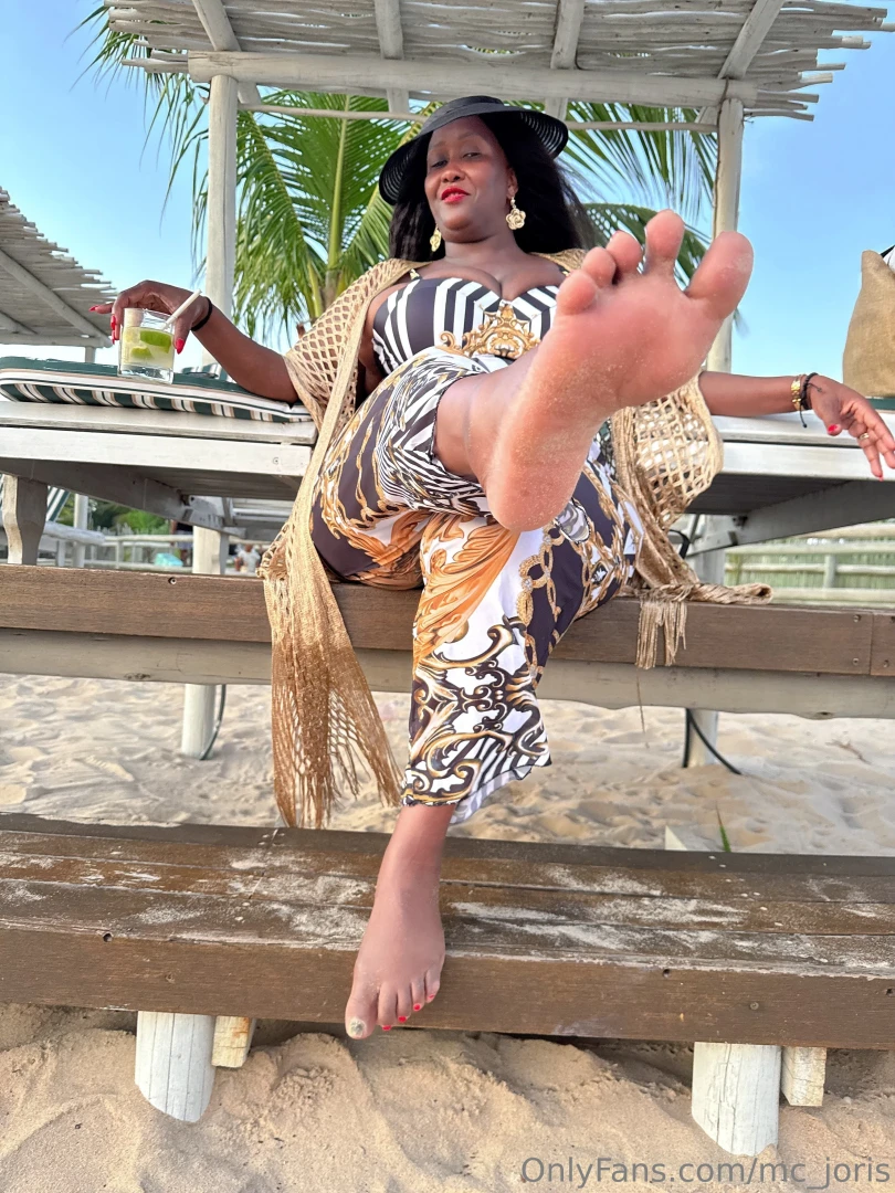 Kiss her feet part 2 