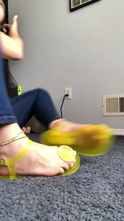 Should i have more videos pics with sandals 