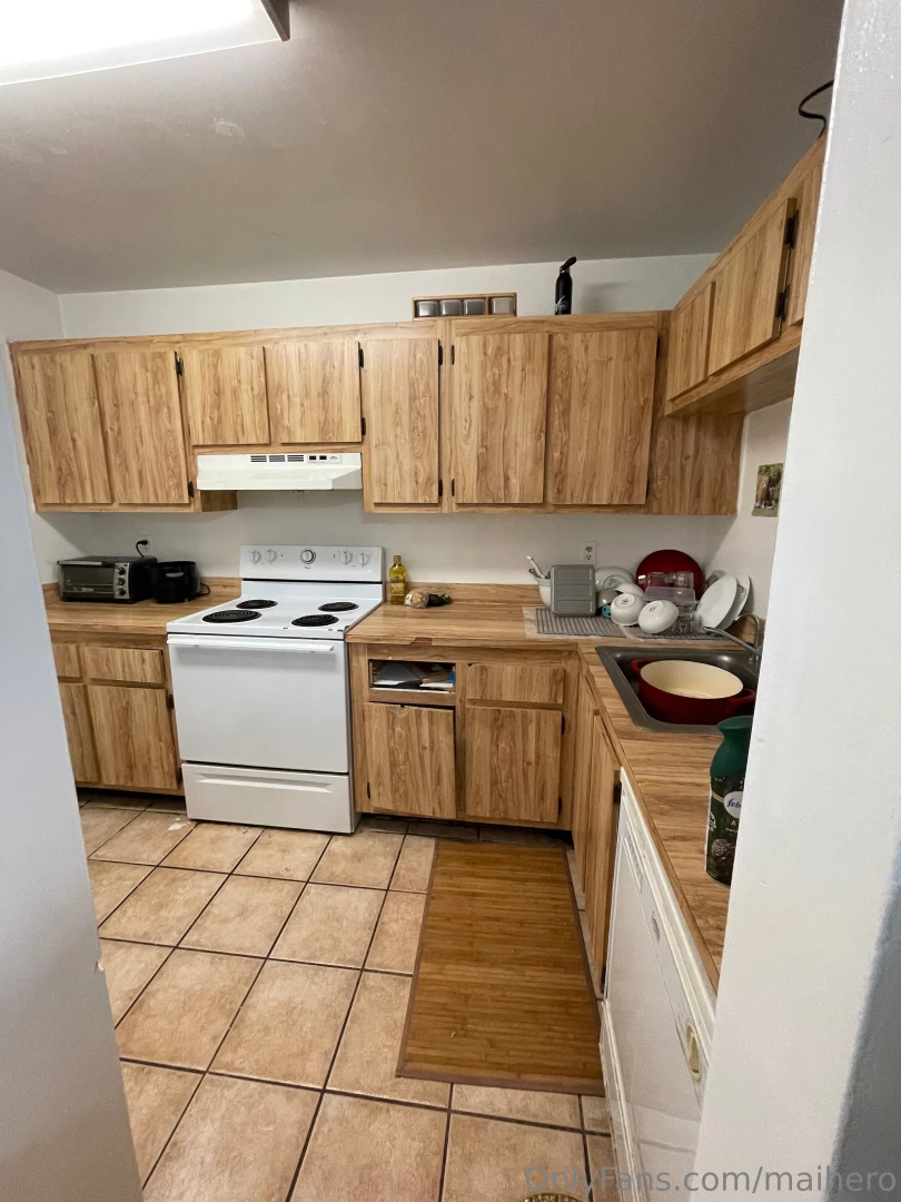 The giant man my lover brought me dinner since i can t leave spent all part 11 