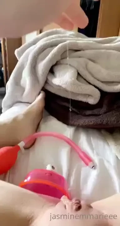 She gets so wet when she s pumped 