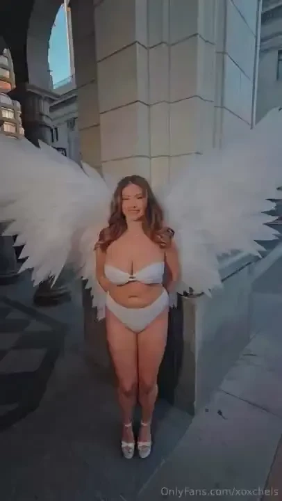 Brunettebarbieeeee bouncy bouncy go sub to her page to see more 