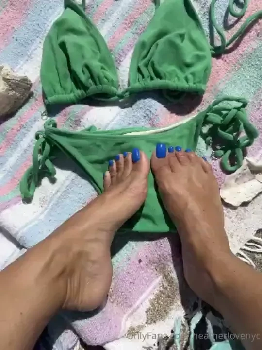 Baby you coming with me to the nude beach i need your help 