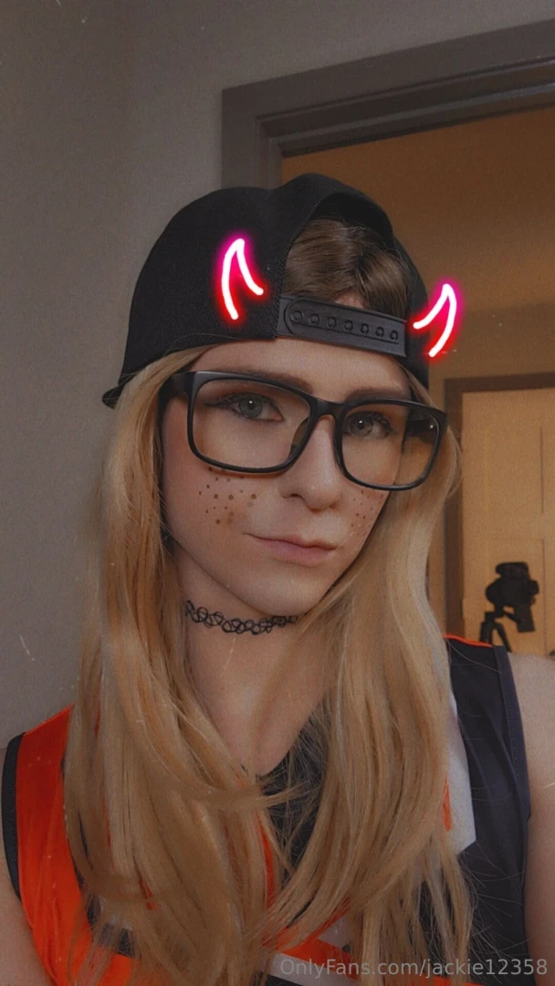 Being a naughty gurl 