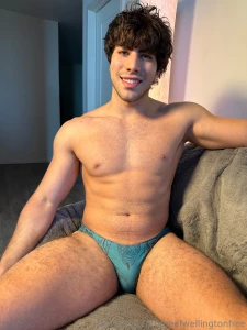 Hey come sit on my lap