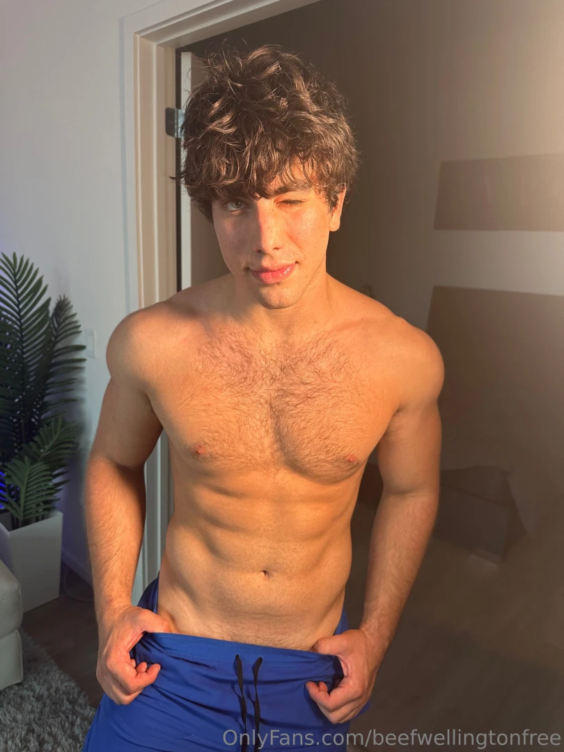 Got a big piece of meat under this pants you gotta slide in my dm to 