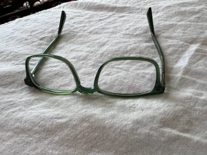 I like to take my glasses off when i give head