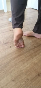 Lick my soles while i clean the house