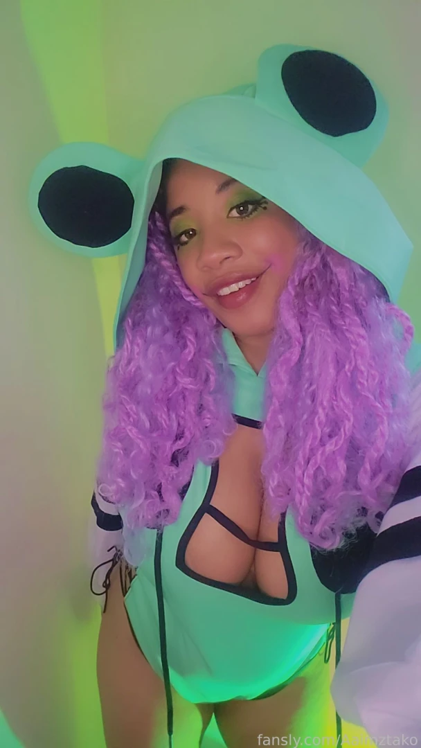 Freaky fwog 3 videos -bj w toy -strip tease -joi tiggobitties part 42 