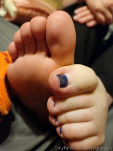 Doesn t this pedicure look like stars but it d look better on your part 3