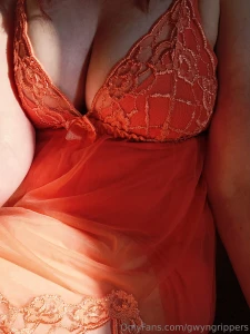 Cleavage appreciation post you boys know i got cute toes and a sexy part 1