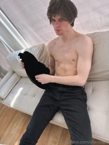 Who s ridding who here