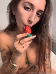 Pov envie de fraise mais c est pas la saison