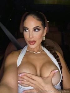 Tengo un conjunto navide o nuevo aunque creo que no durar mucho puesto