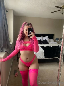 Bow down my loves your queen s about to slay vote for what s got you