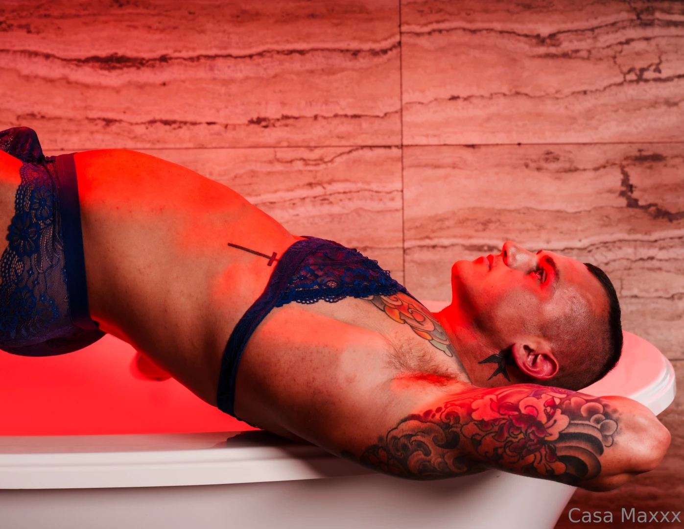 Sebastian_bluu took a dip in the pool and shows off why he won the part 4 