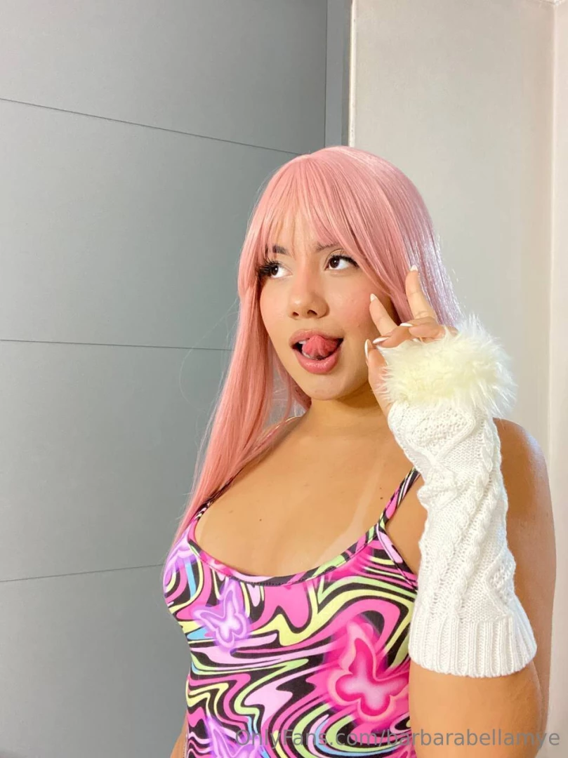 Cconfidence tailored accessorized and served hot 