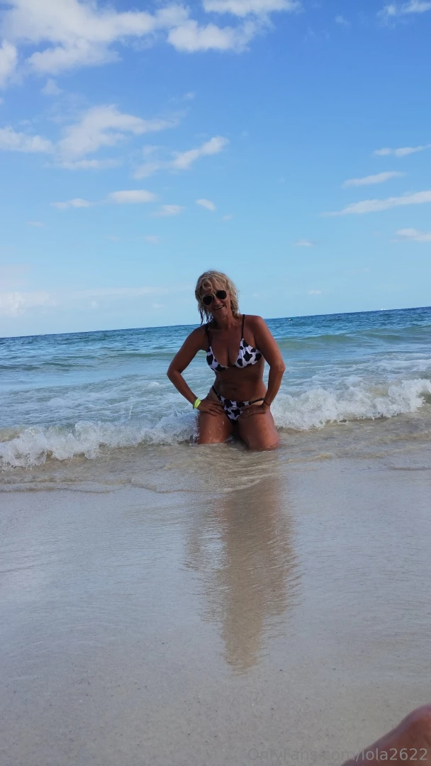 I m waiting for you here so you can fuck me hard on the beach 