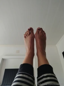 I m so bored in my bed i think i ll start touching myself