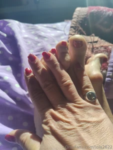 I need to fix my fingernails and toenails help me with a tip my love