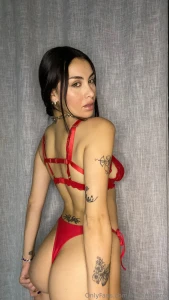 Ojito con martafalco 22 a itos cuerpo natural y una carita que parece