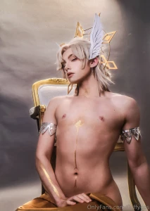 Halovian tiny waist to grab