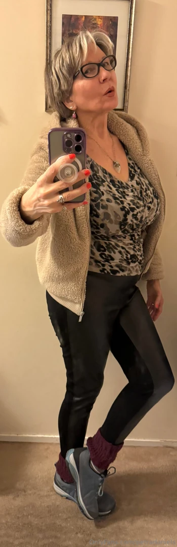 Hope you re all having fun and not stressing over things as xmas nears 