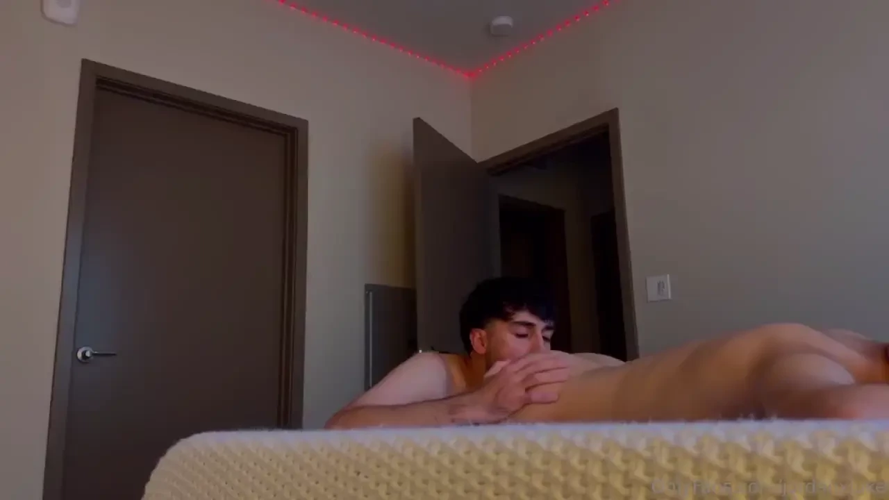 Big bro knows how to fuck it right 