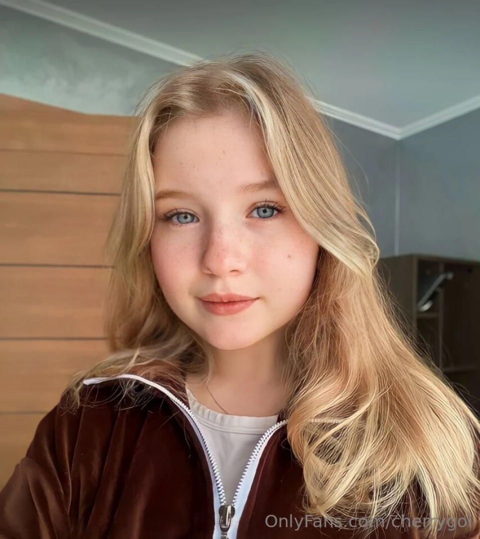 I am your sweet mollycry and i am ready to surprise you wanna see how part 32 