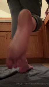 Got a new clit sucker and had to break it in also added some feet for