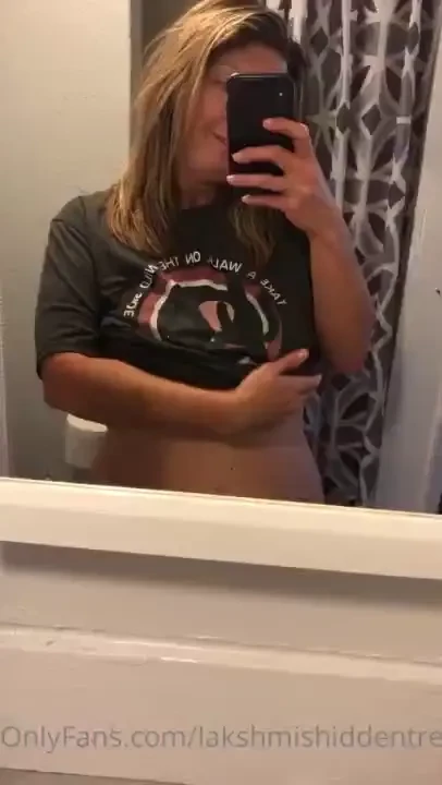 Hot mess playin with my titties 