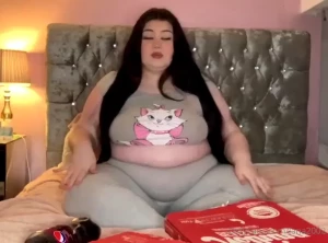 Video 11 pizza hut stuffing in bed a fan favourite 2021