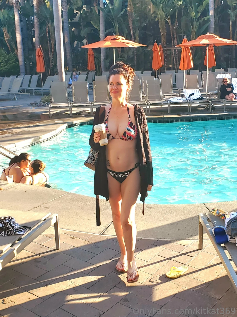 87 degrees and sunny here so i spent the day poolside in a bikini 
