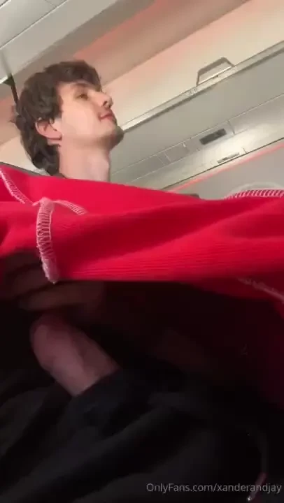 It got a bit risky to film the whole thing but i jerked jay off until 