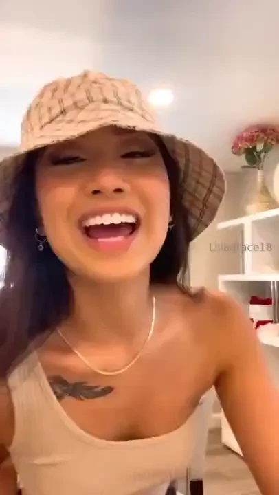 Londonhoney21 is back on of go show some love on her page and welcome 