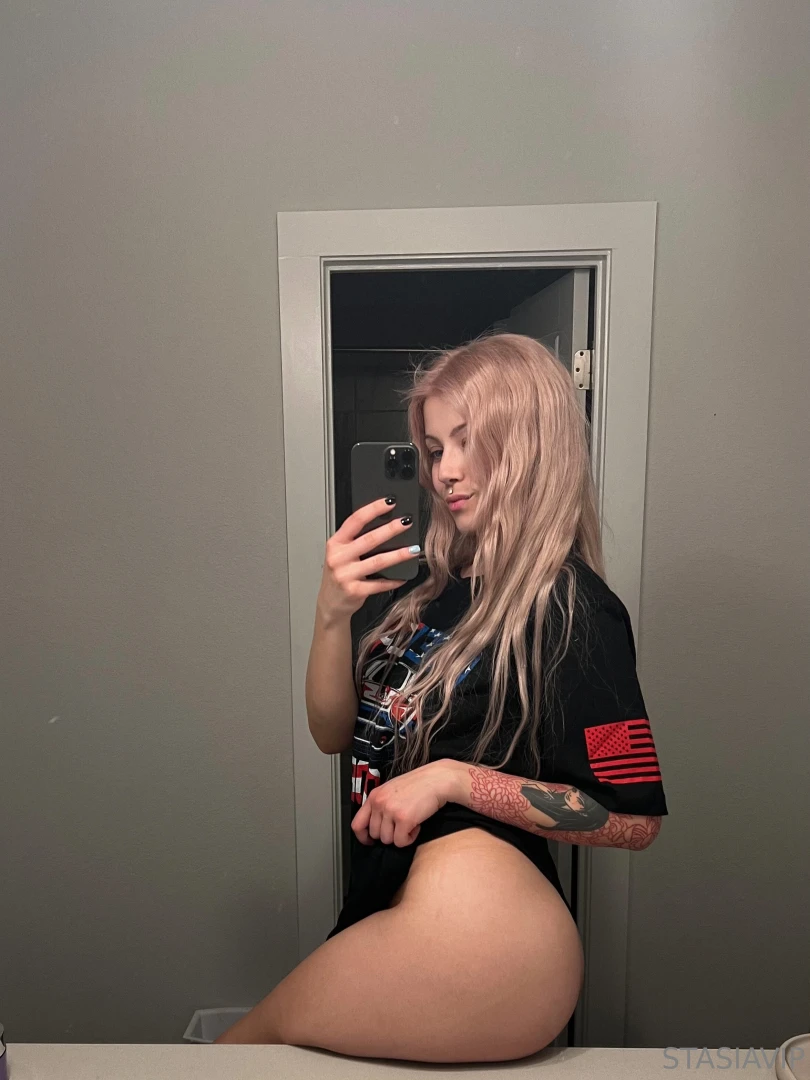 How do you want me to pose next 