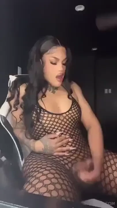 Stroke with me while i cum out of this big black dick message me 