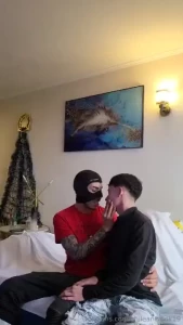 Que rico me folla este bandido eyaculo en mi boca y me trague todo su