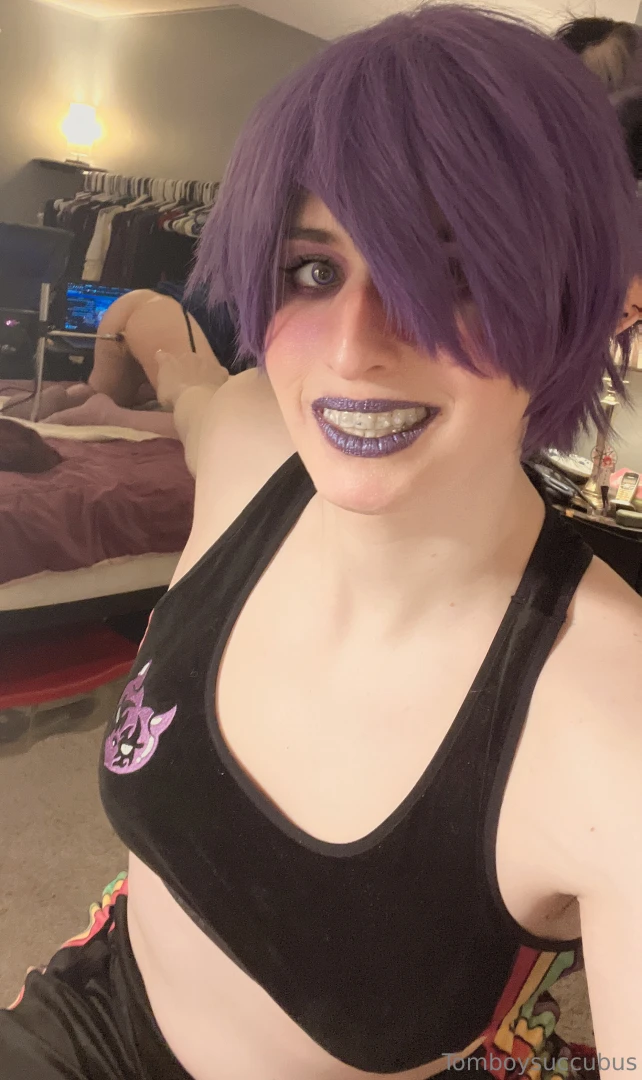 Look at that nerd getting slapped lt 3 